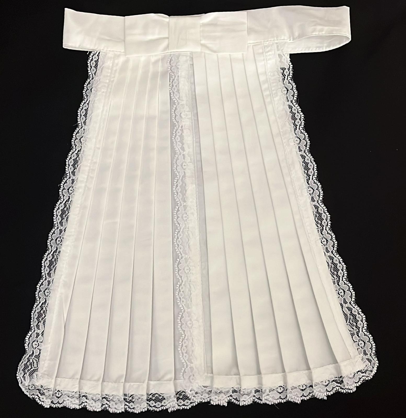 È un tessuto di alta qualità, leggerissimo, ingualcibile e molto liscio al tatto grazie al fine ordito, per chi vuole l'eccellenza.