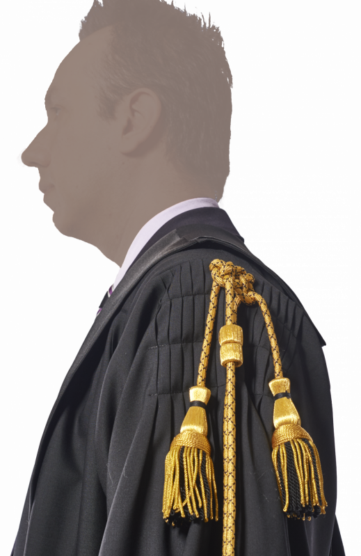 È un tessuto di alta qualità, leggerissimo, ingualcibile e molto liscio al tatto grazie al fine ordito, per chi vuole l'eccellenza.