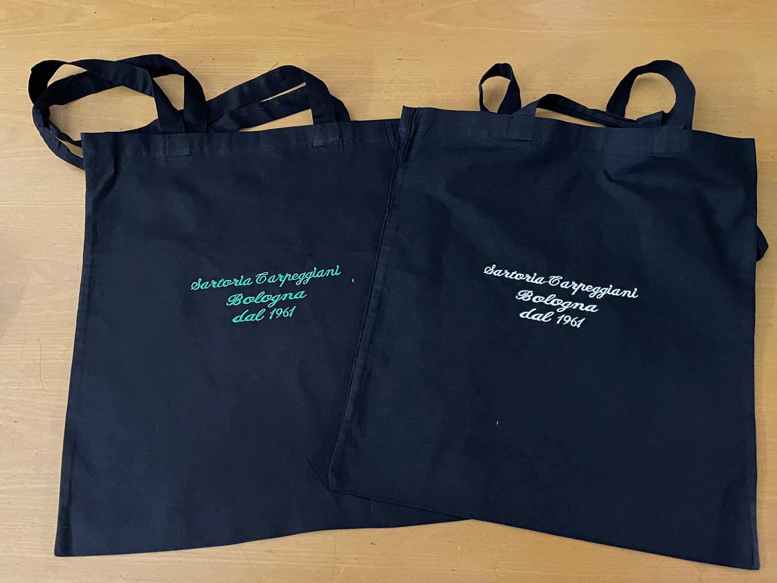 È il perfetto connubio tra un tessuto pregevole e un prezzo accessibile. È leggero, ingualcibile e fatto per durare.