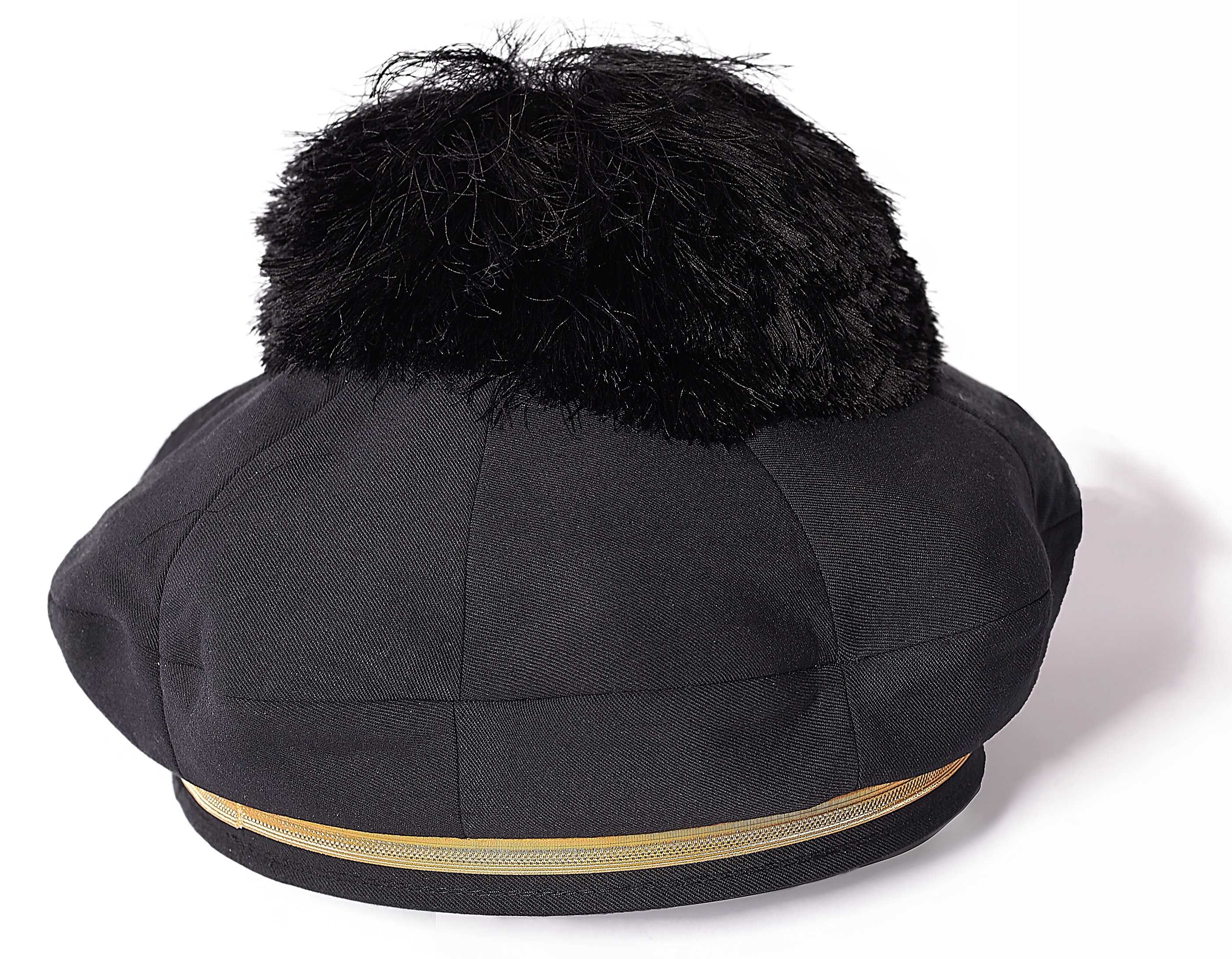 Toga in cotone o lana con rifiniture in velluto o in raso, con arricciatura sul retro. Sono disponibili nelle taglie S/M (altezza fino a 170cm) e M/L (altezza oltre 170cm).